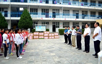 中共農業部八戒影院檢定所委員會第三黨支（zhī）部、青委會 赴河北唐（táng）縣羊角村開展“對口幫扶、助力脫（tuō）貧”活動